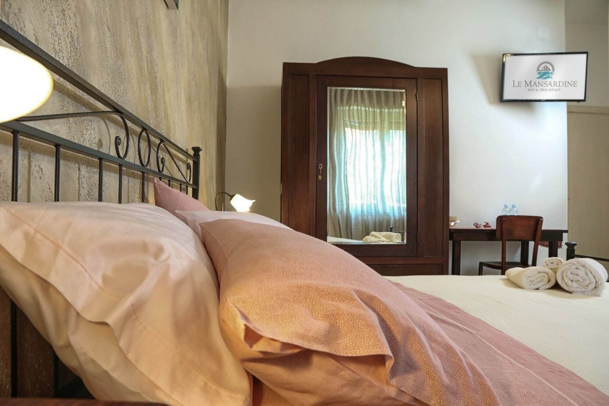 Le Mansardine Bed & Breakfast วาสโต ภายนอก รูปภาพ
