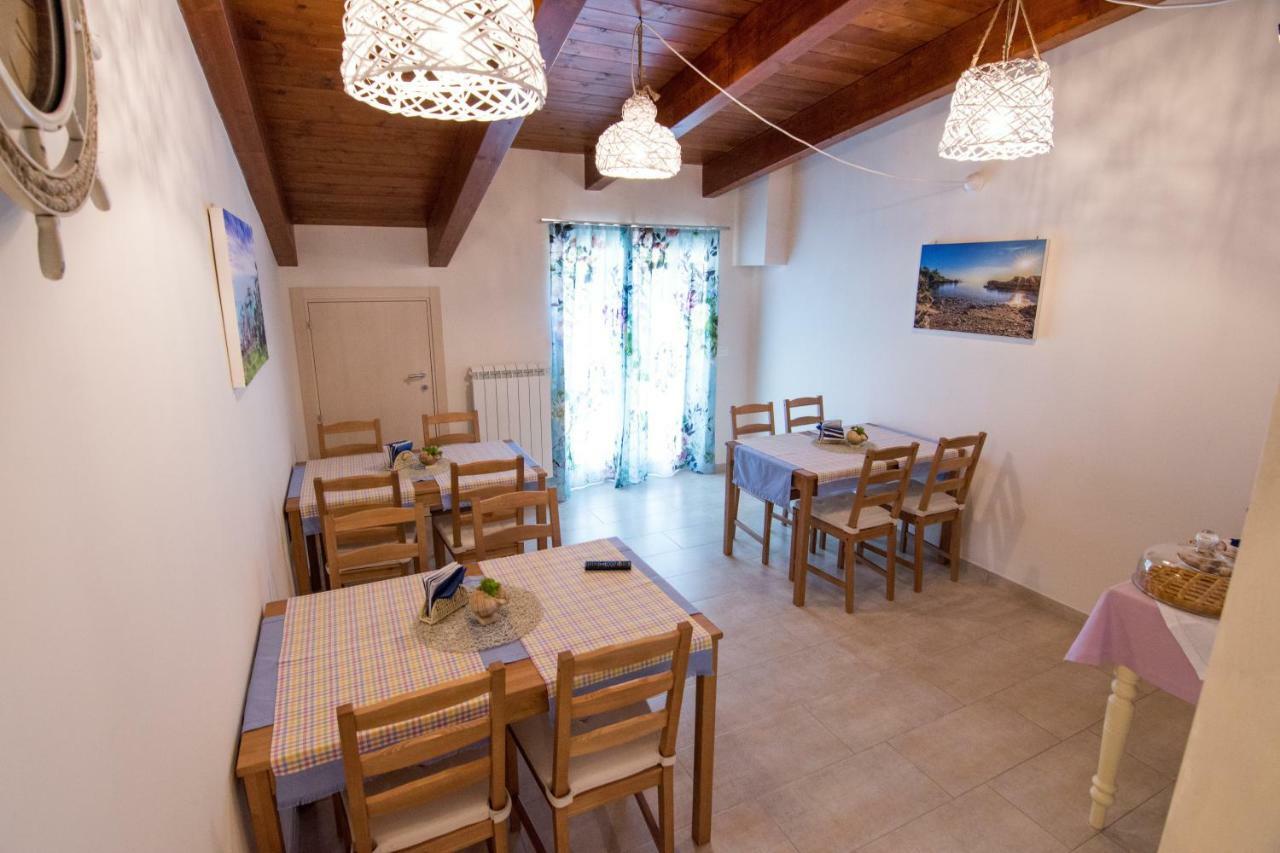 Le Mansardine Bed & Breakfast วาสโต ภายนอก รูปภาพ