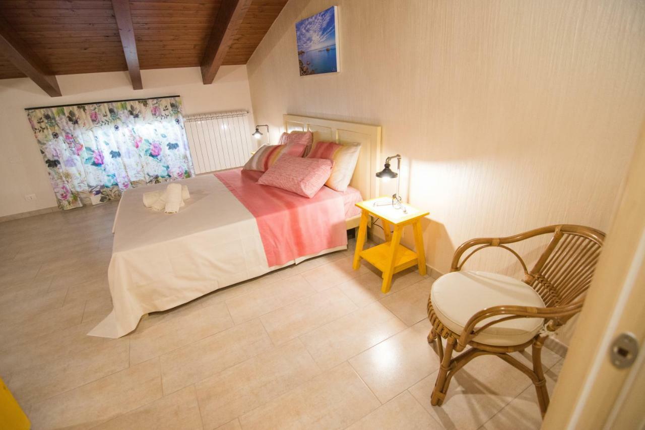 Le Mansardine Bed & Breakfast วาสโต ภายนอก รูปภาพ