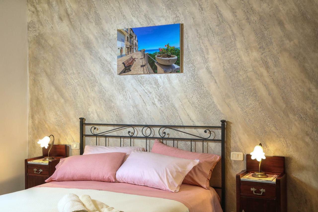 Le Mansardine Bed & Breakfast วาสโต ภายนอก รูปภาพ